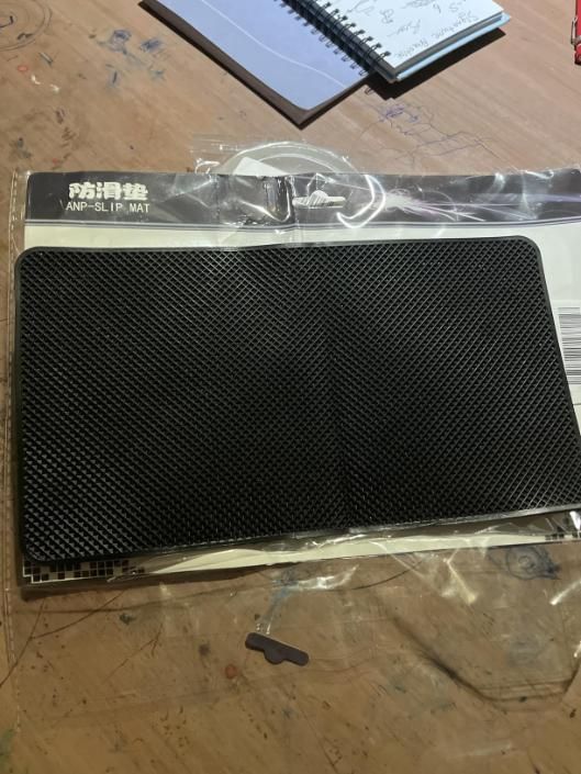 AMU High-Temperature Resistant Silicone Car Dashboard Mat - Non-Slip